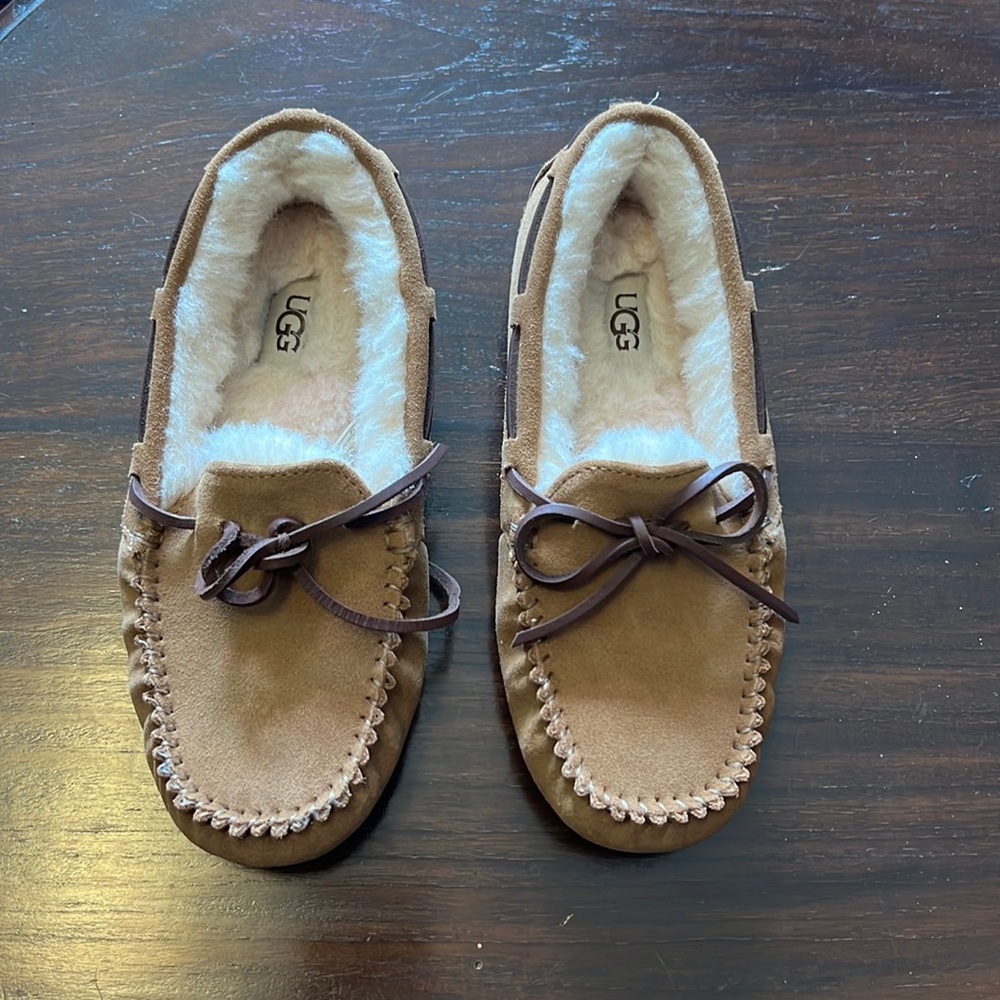 Ugg slippers sz 5